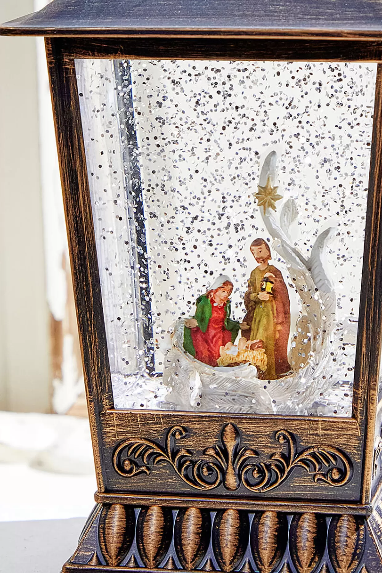 Decorator's Warehouse 10" Nativity Lantern Water Globe