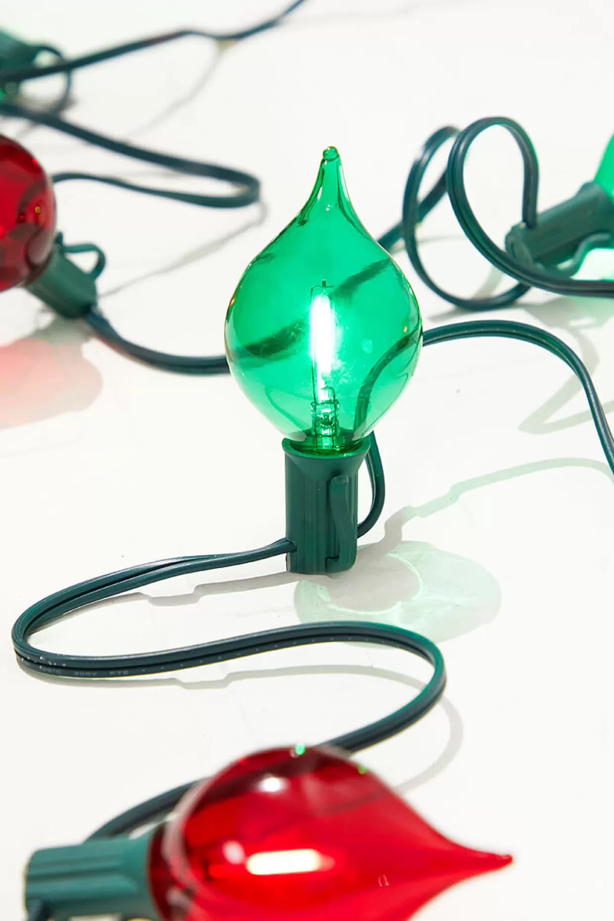 Decorator's Warehouse 128" LED Retro Kismet Light Strand X8 - Red & Green