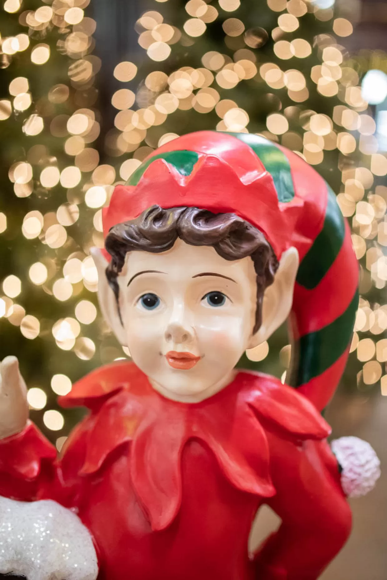 Decorator's Warehouse 36" Resin Elf With North Pole Sign