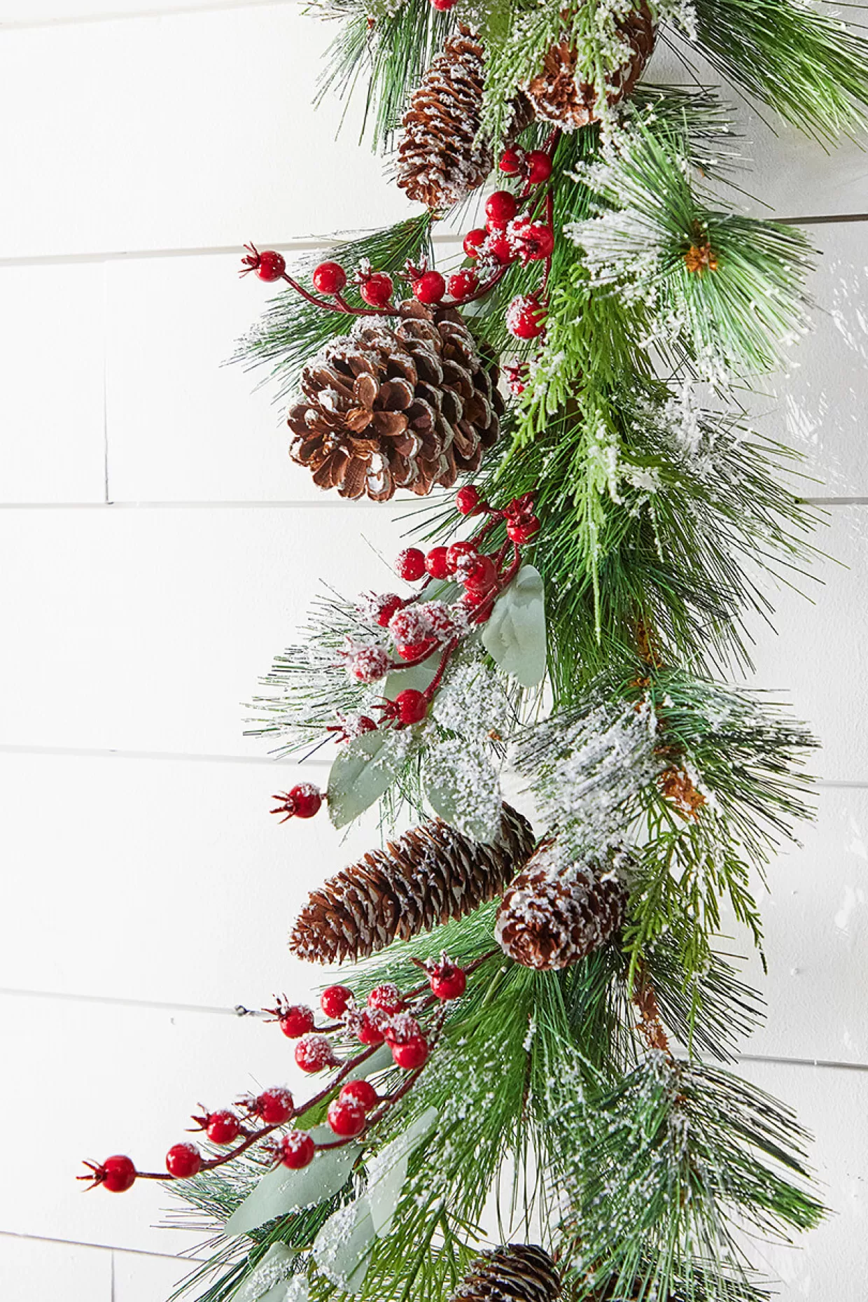 Decorator's Warehouse 5' Frost Pine Berry Garland