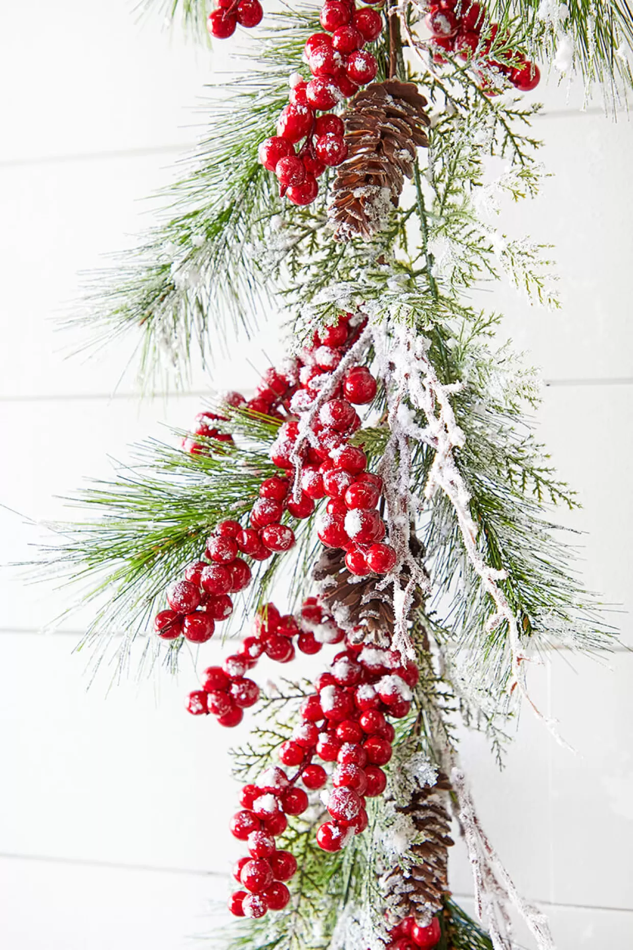 Decorator's Warehouse 5' Mix Pine Snow Berry Garland