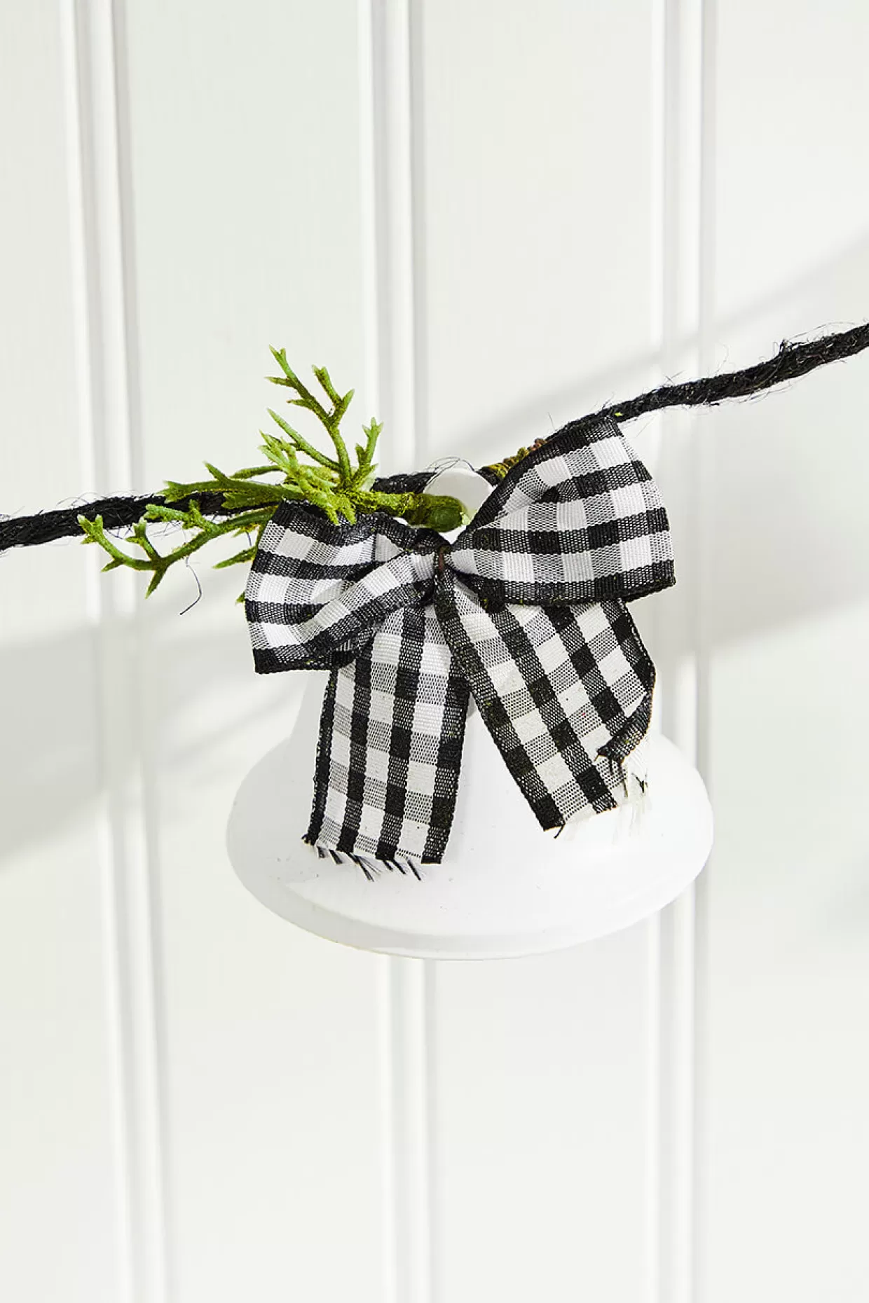 Decorator's Warehouse 67” White Country Bell Garland