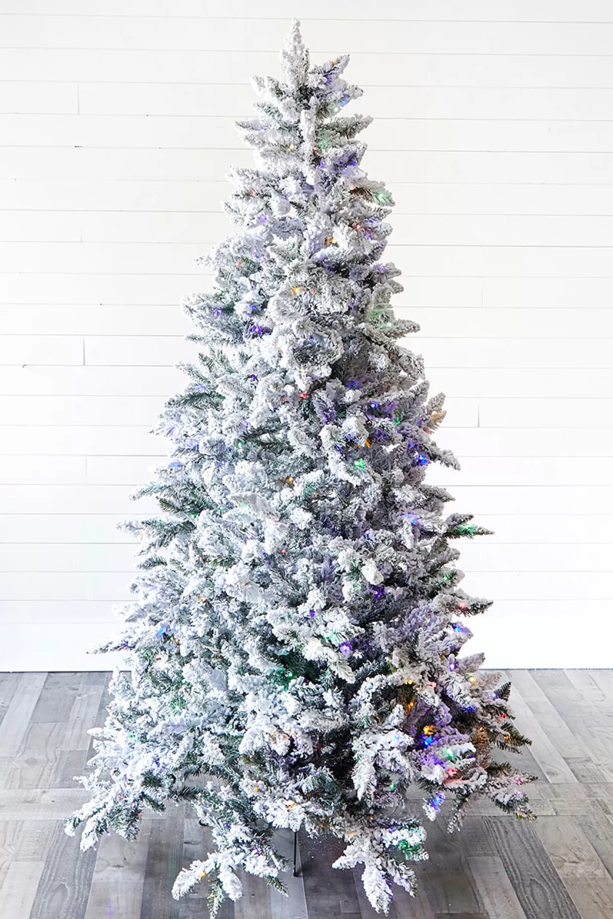 Decorator's Warehouse 7.5' Flocked Aleutian Artificial Christmas Tree With 550 Color-Changing Lights