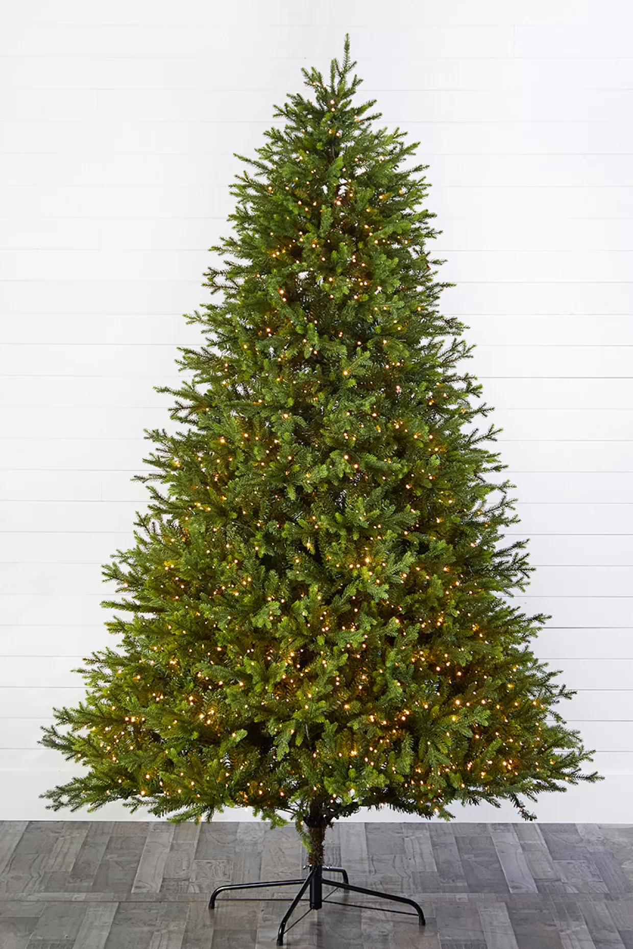 Decorator's Warehouse 9' Southern Fir With 2400 3mm Lights