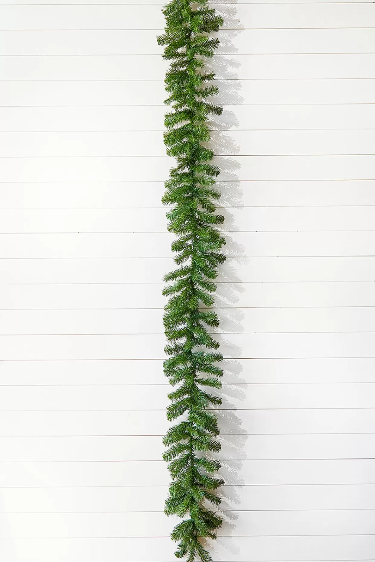 Decorator's Warehouse 9' X 10" Norway Pine Garland 200T
